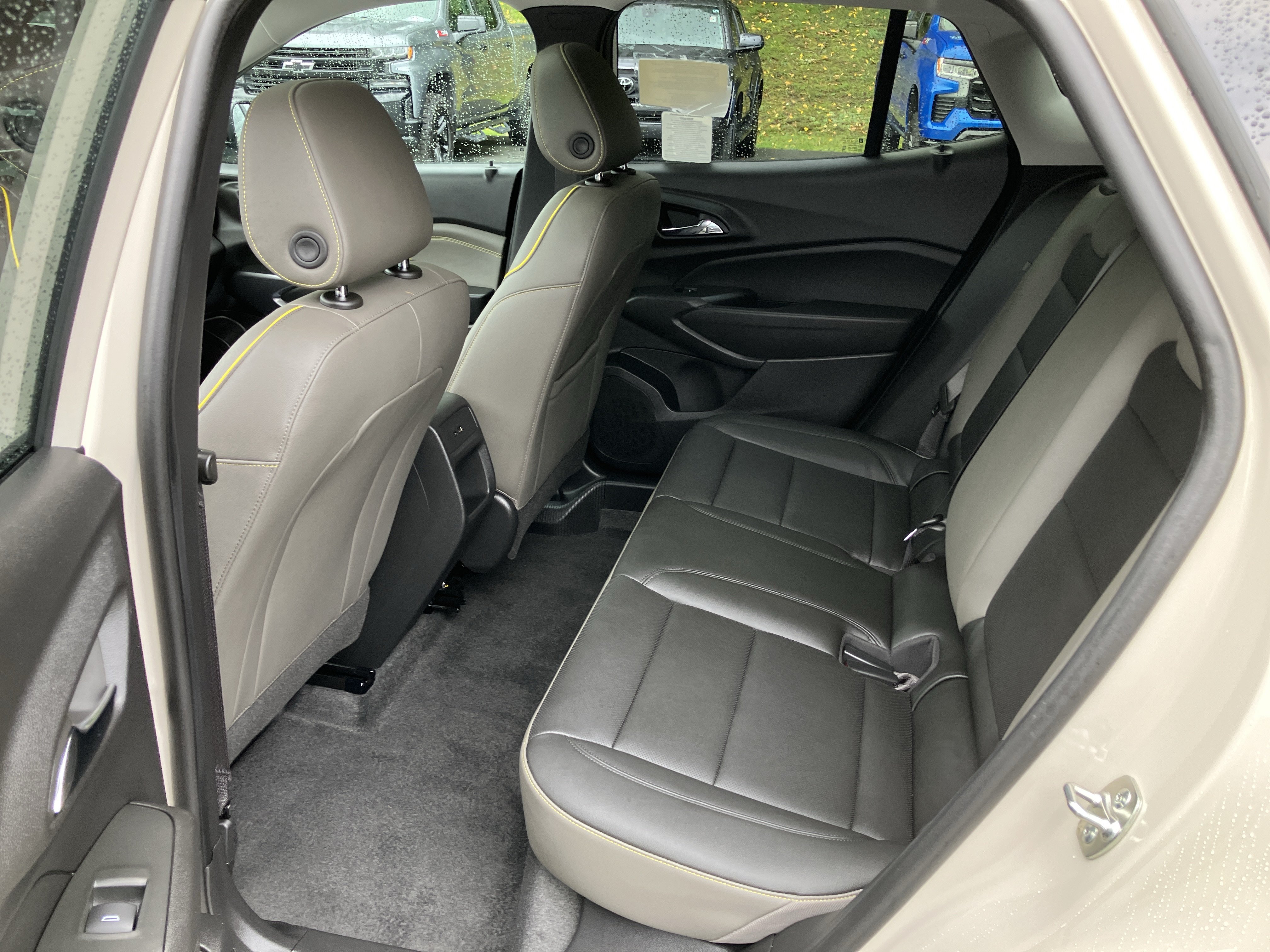 Used 2026 Chevrolet Trax ACTIV w/ Sunroof Package FWD image 32