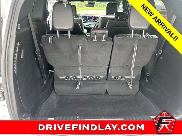 Used 2027 Chrysler Pacifica Select FWD image 12
