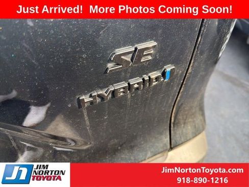 Used 2024 Toyota Corolla Cross SE image 8