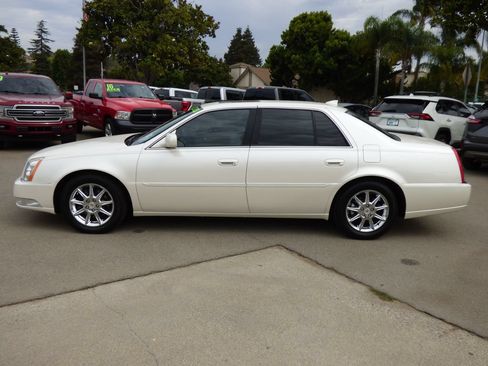 Used 2011 Cadillac DTS Luxury FWD image 6