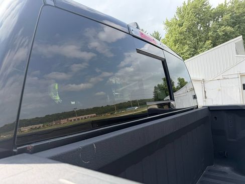 Used 2019 RAM 1500 Laramie AWD/4WD image 13