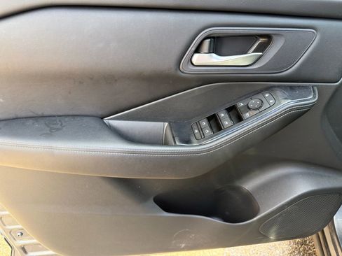Used 2024 Nissan Rogue SV FWD image 12