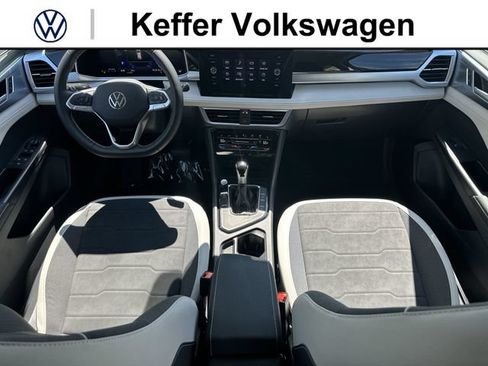 New 2026 Volkswagen Taos SE FWD image 27
