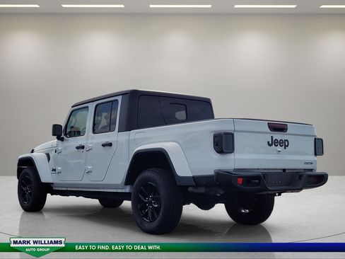 Used 2021 Jeep Gladiator Sport AWD/4WD image 6