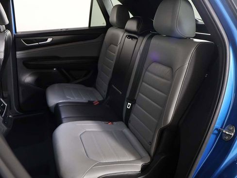 Used 2024 Volkswagen Atlas Cross Sport SEL AWD/4WD image 33