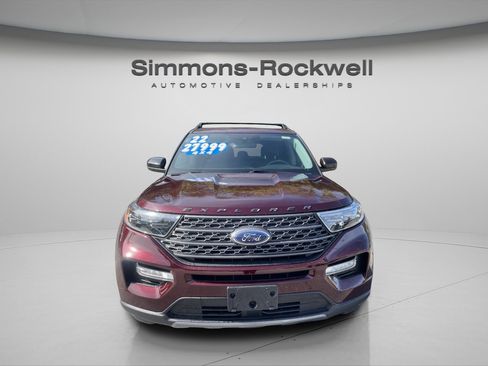 Used 2022 Ford Explorer XLT image 2