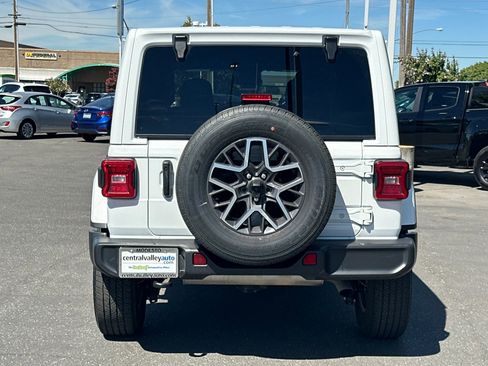 Certified 2024 Jeep Wrangler Sahara image 5