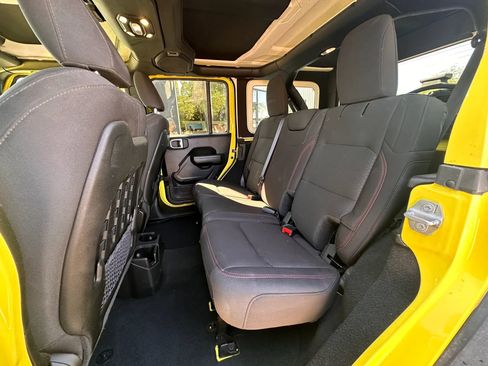 Used 2022 Jeep Wrangler Unlimited Rubicon w/ LED Lighting Group AWD/4WD image 14