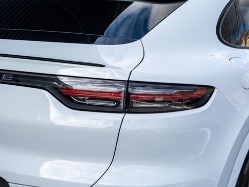 Certified 2023 Porsche Cayenne Coupe image 38