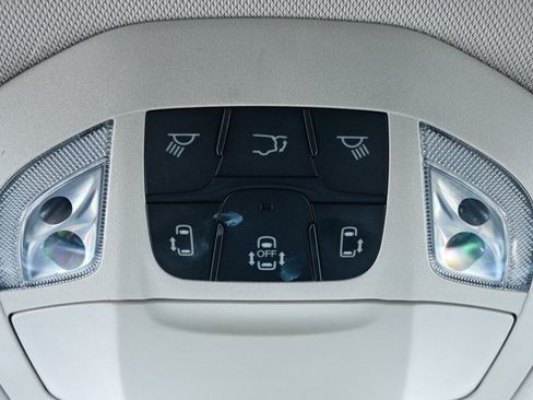Used 2024 Chrysler Voyager LX FWD image 17