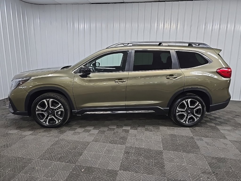 Used 2025 Subaru Ascent Limited AWD/4WD image 5