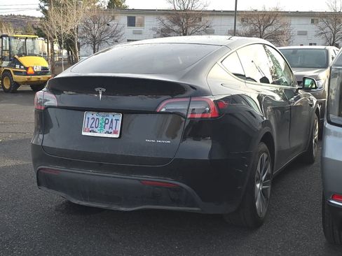 Used 2021 Tesla Model Y Long Range image 2