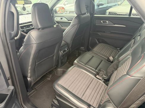 Used 2025 Ford Explorer ST-Line w/ ST-Line Street Pack image 21