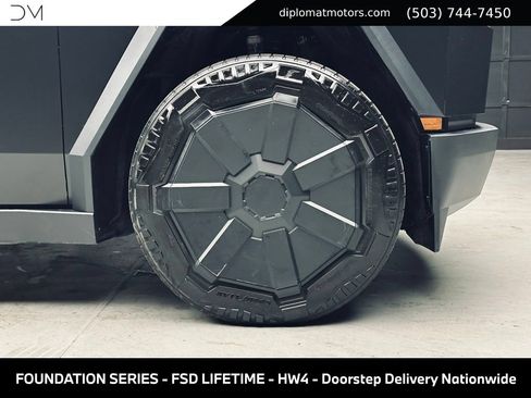 Used 2024 Tesla Cybertruck Cyberbeast AWD/4WD image 41