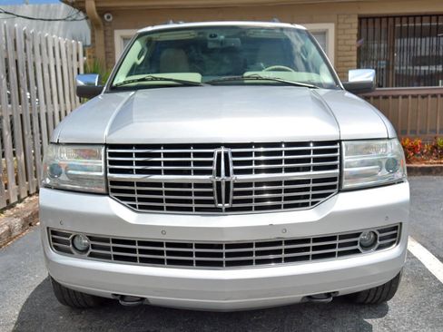 Used 2014 Lincoln Navigator 2WD image 4