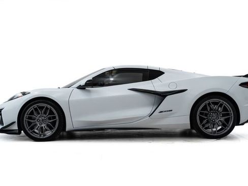 Used 2025 Chevrolet Corvette Z06 w/ Battery Protection Package image 9