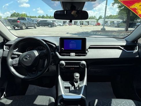 Used 2024 Toyota RAV4 XLE FWD image 17