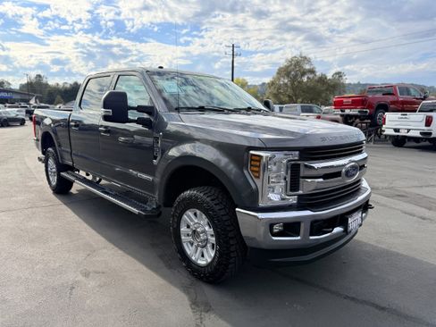 Used 2018 Ford F250 XLT w/ XLT Value Package image 4