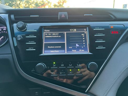 Used 2018 Toyota Camry LE FWD image 25
