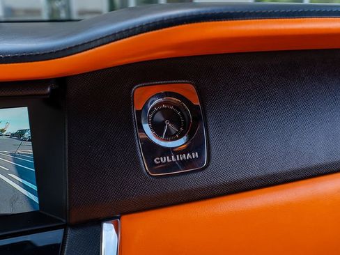 Used 2022 Rolls-Royce Cullinan w/ Technology Package AWD/4WD image 47