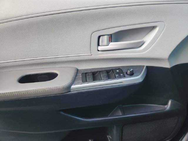 Certified 2025 Toyota Sienna LE FWD image 21