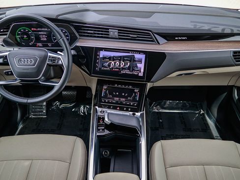 Used 2024 Audi Q8 e-tron Premium Plus image 13