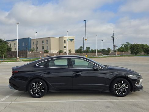 Used 2024 Hyundai Sonata SEL FWD image 2