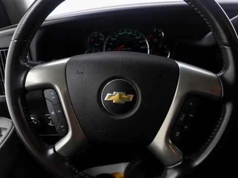 Used 2018 Chevrolet Express 3500 LS RWD image 18