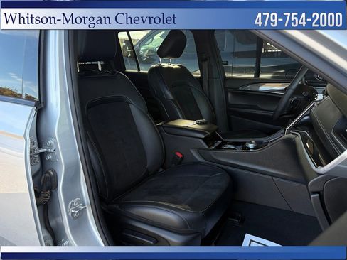 Used 2023 Jeep Grand Cherokee L Laredo image 14