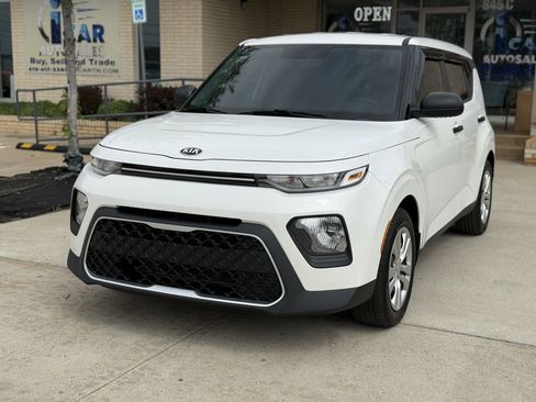 Used 2020 Kia Soul LX FWD image 1