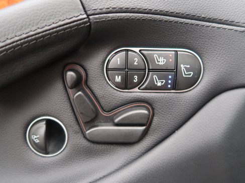 Used 2011 Mercedes-Benz SL 550 image 23