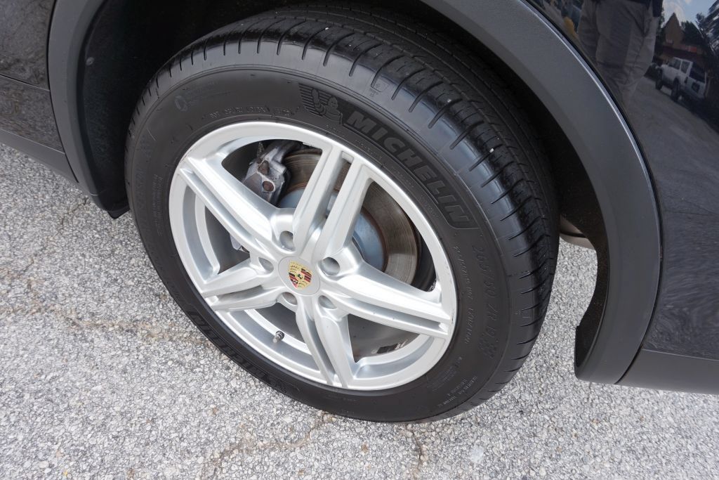 Used 2014 Porsche Cayenne Platinum Edition AWD/4WD image 9