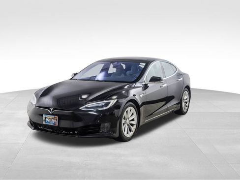 Used 2022 Tesla Model X Plaid image 1