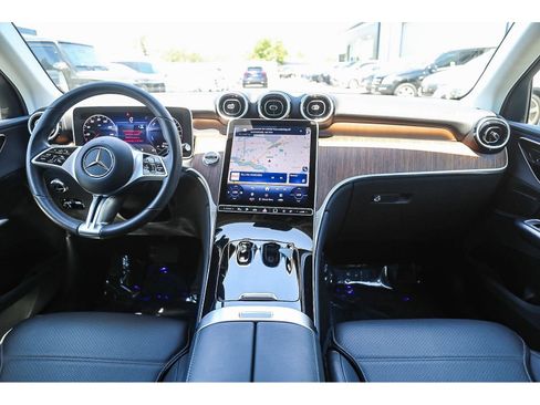 Used 2025 Mercedes-Benz GLC 350e 4MATIC image 10