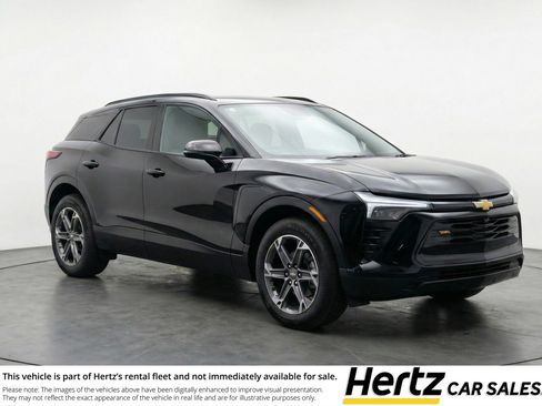Used 2025 Chevrolet Blazer LT FWD image 1