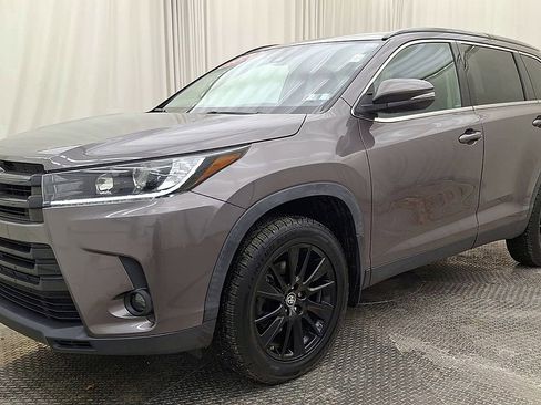 Used 2019 Toyota Highlander SE image 7
