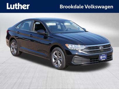 Used 2023 Volkswagen Jetta SE w/ Panoramic Sunroof Package