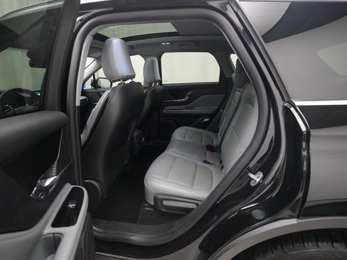 Used 2022 Lincoln Corsair AWD w/ Premium Package image 16