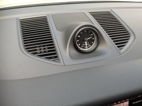 New 2026 Porsche Macan image 22