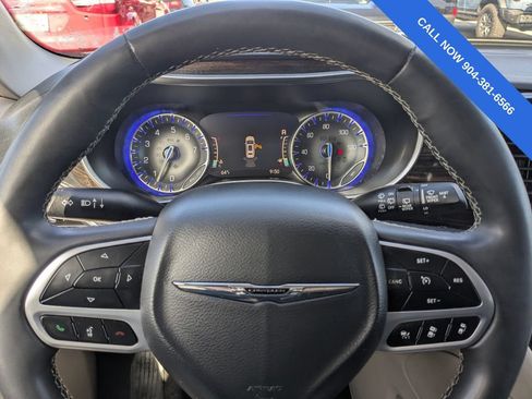 Used 2024 Chrysler Pacifica Limited FWD image 30
