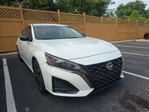 Certified 2024 Nissan Altima 2.5 SR FWD image 2