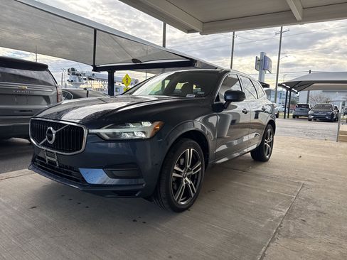 Used 2018 Volvo XC60 T5 Momentum w/ Convenience Package image 1