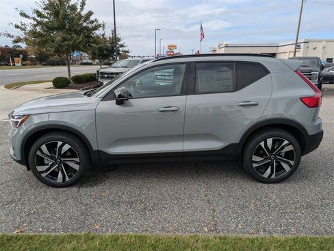 New 2025 Volvo XC40 B5 Plus w/ Protection Package Premier image 7