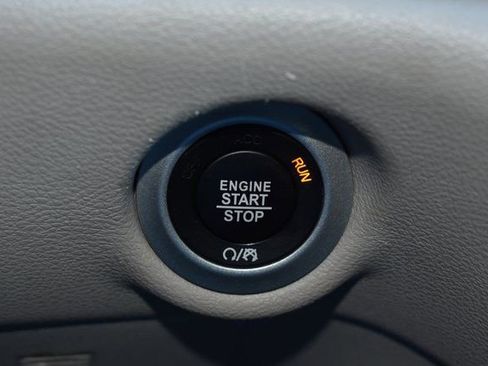 Used 2024 Chrysler Voyager LX image 21