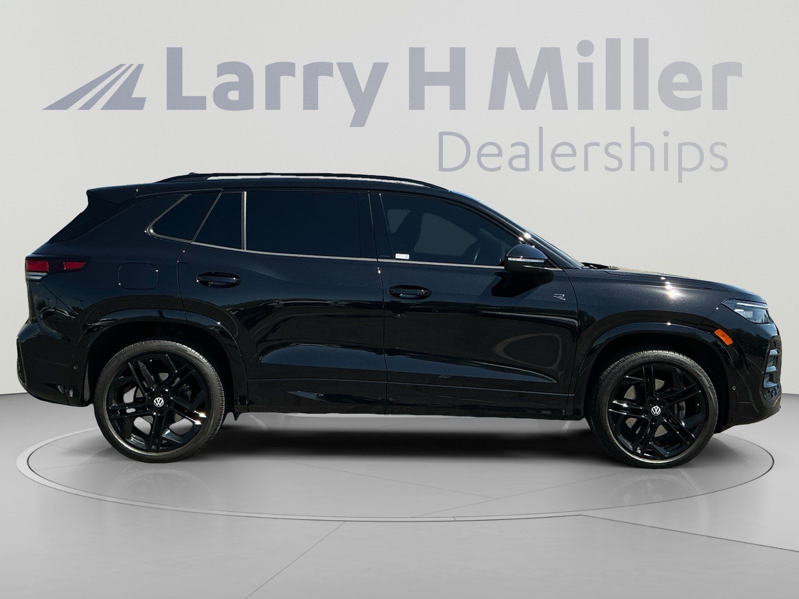 Used 2025 Volkswagen Tiguan SE R-Line AWD/4WD image 6