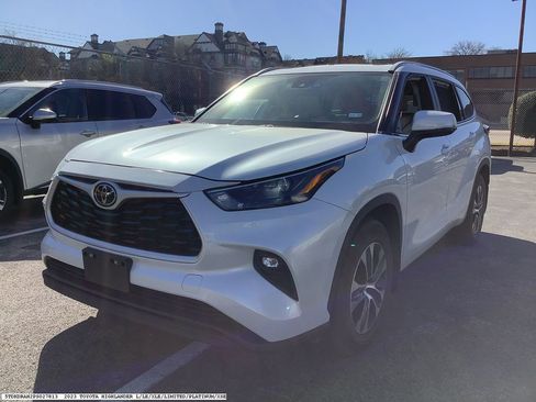 Used 2023 Toyota Highlander XLE image 4