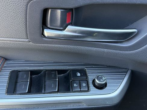 Used 2021 Toyota Sienna XSE FWD image 15