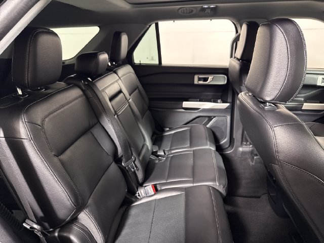 Used 2021 Ford Explorer Limited w/ Equipment Group 301A AWD/4WD image 15