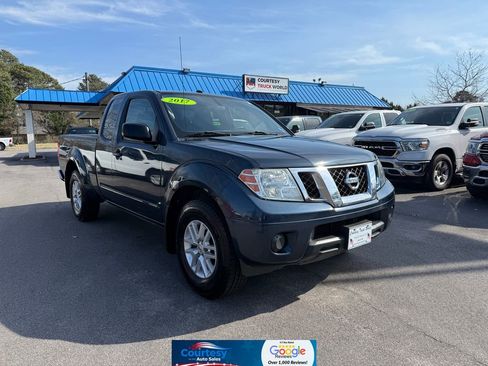 Used 2017 Nissan Frontier SV image 1