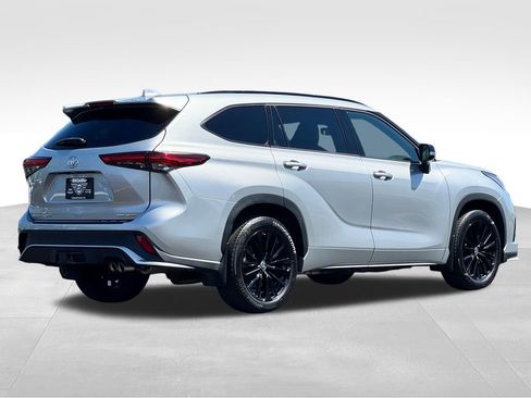 Used 2023 Toyota Highlander Limited AWD/4WD image 8